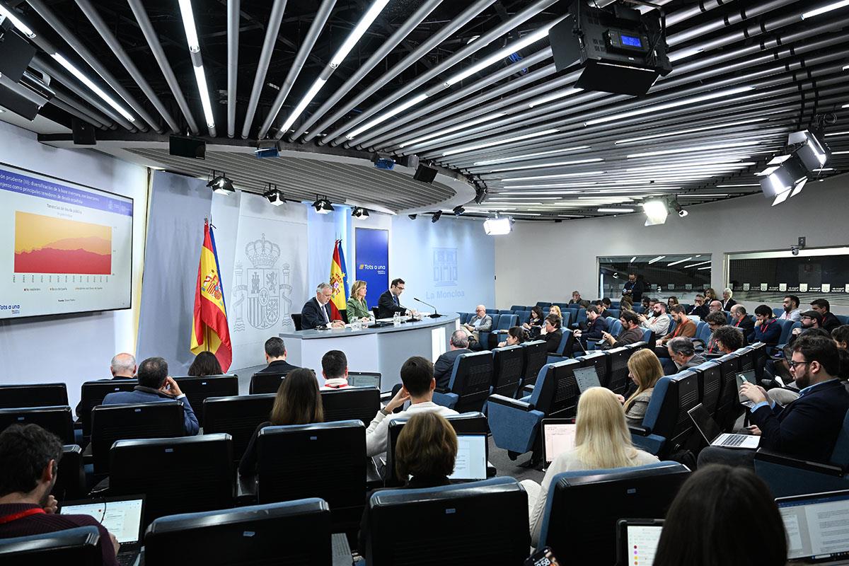 7/01/2025. Rueda de prensa tras el Consejo de Ministros: Pilar Alegría, Carlos Cuerpo y Ángel Víctor Torres. El ministro de Política Territo...